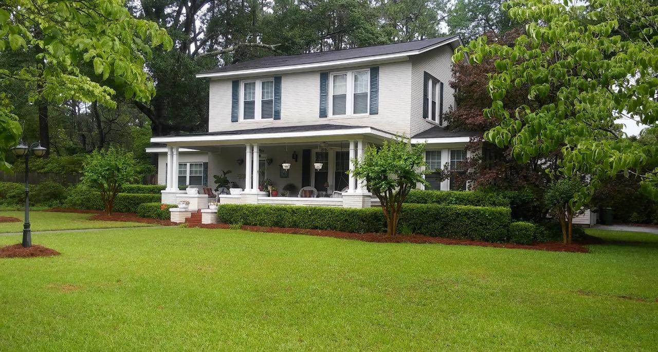 100 Woodlawn - Photo 1