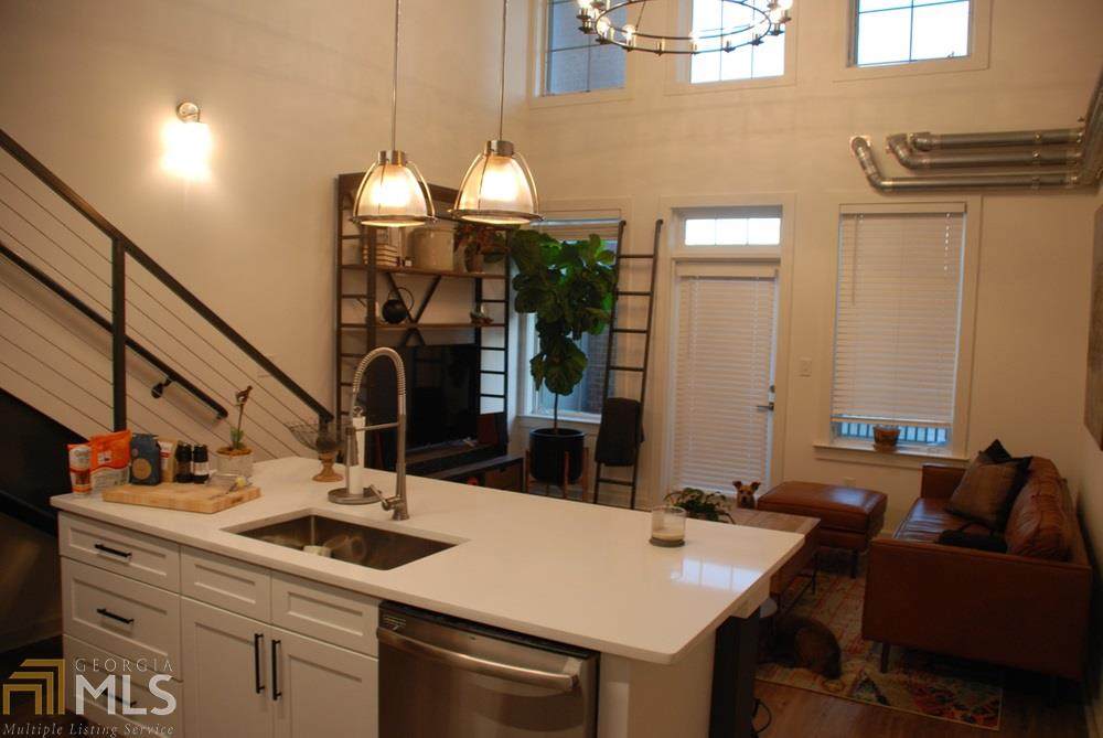260 18Th St - Photo 1