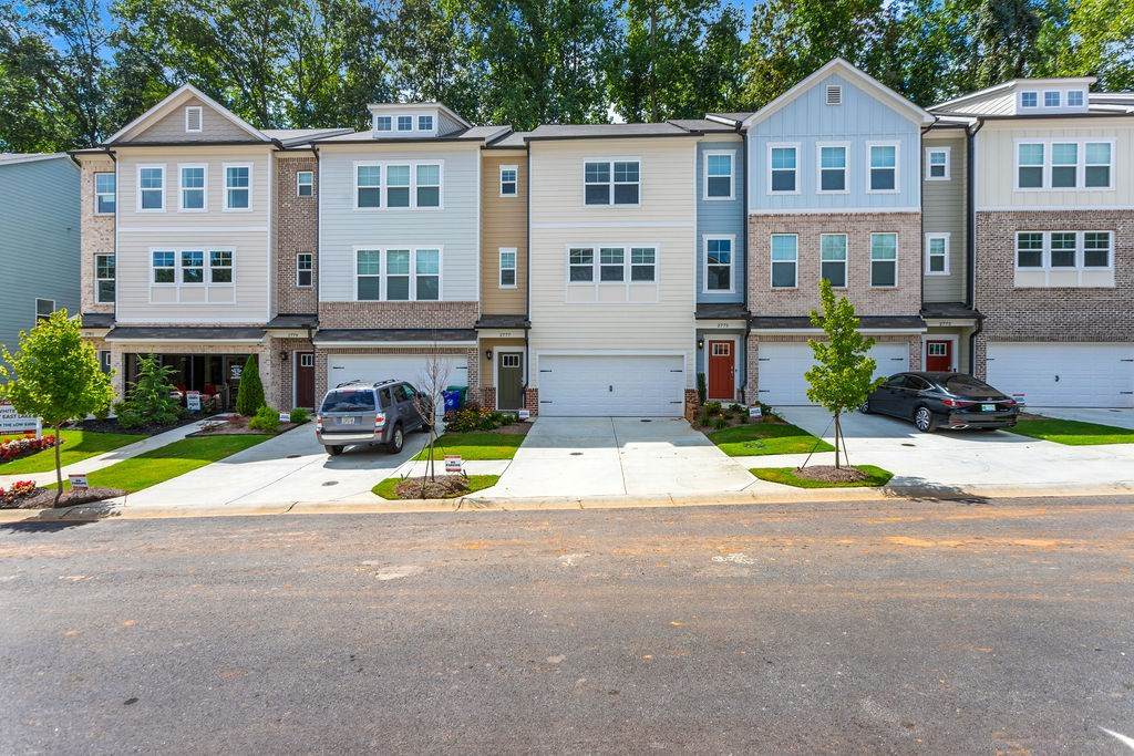 2777 White Oak Ln - Photo 1
