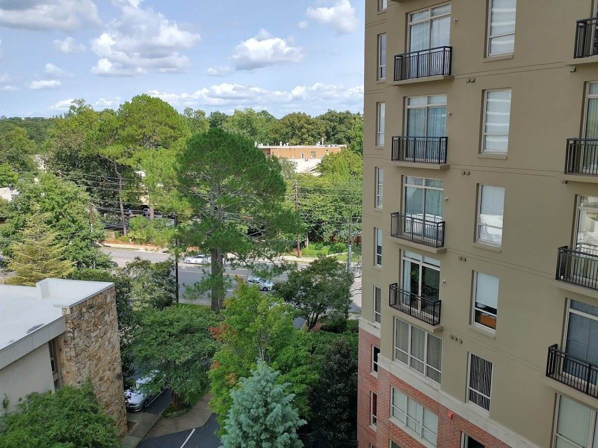 2626 Peachtree Rd - Photo 1