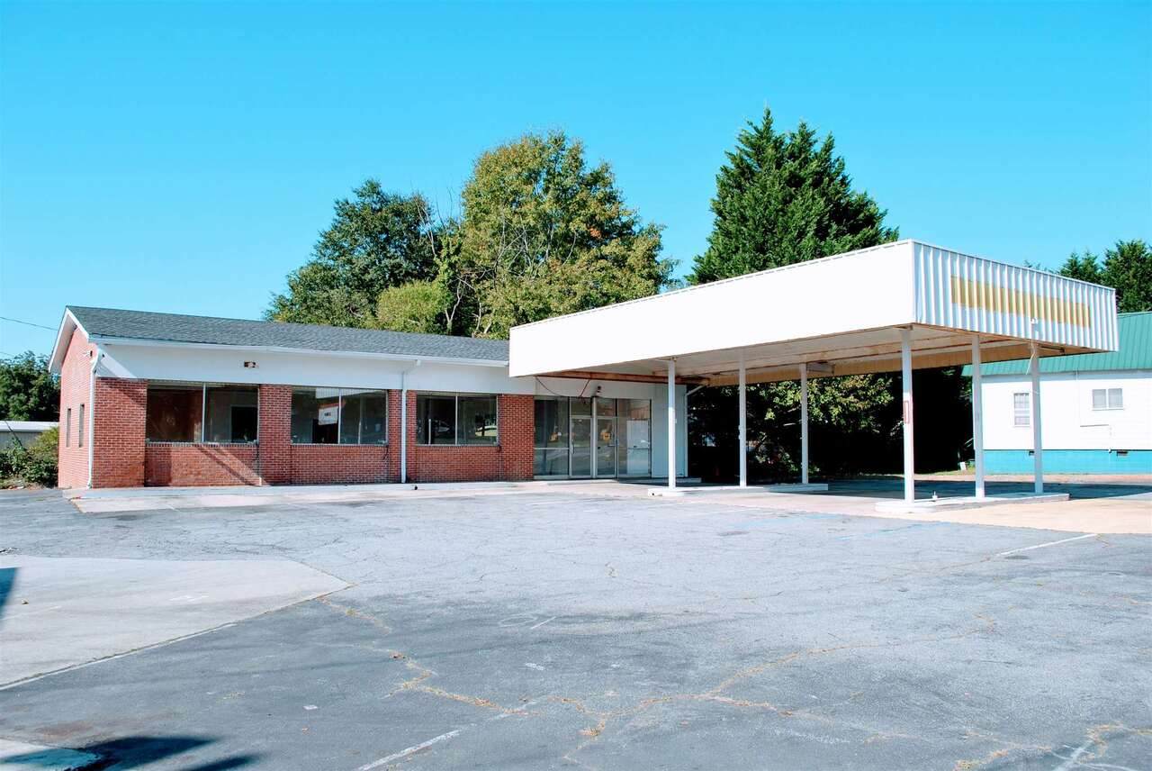 782 Ee Butler Parkway - Photo 1