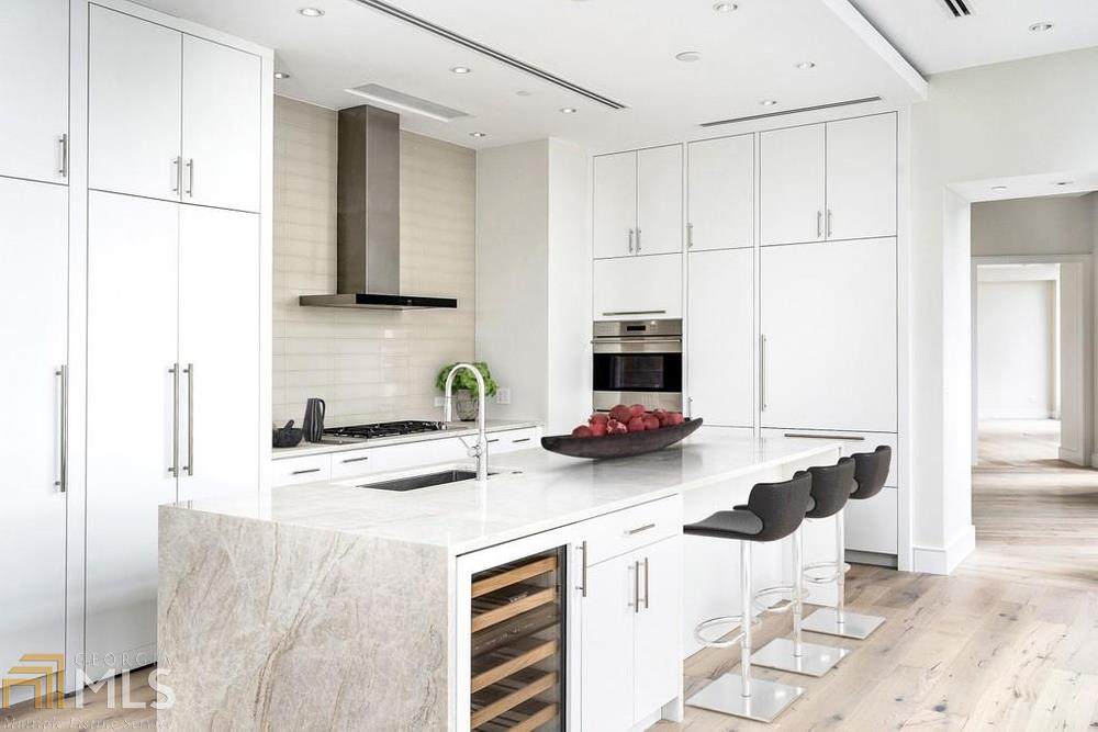 3376 Peachtree Rd - Photo 1