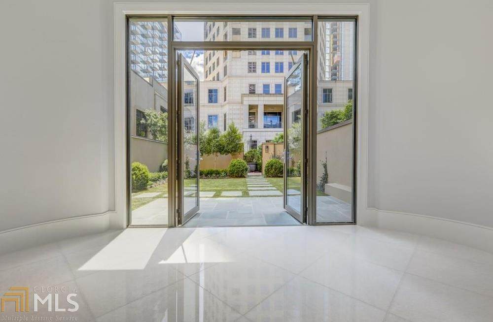 3376 Peachtree Rd - Photo 1