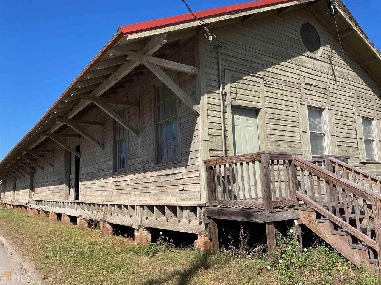 112 Railroad Street - Photo 1