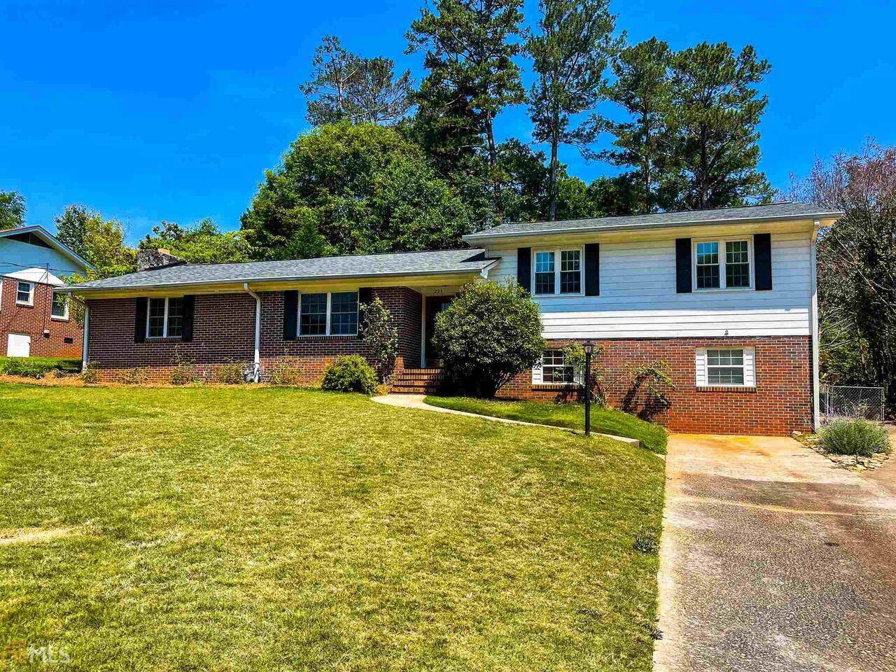 221 Laramie Road - Photo 1
