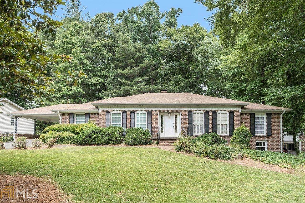 1860 Queens Way - Photo 1