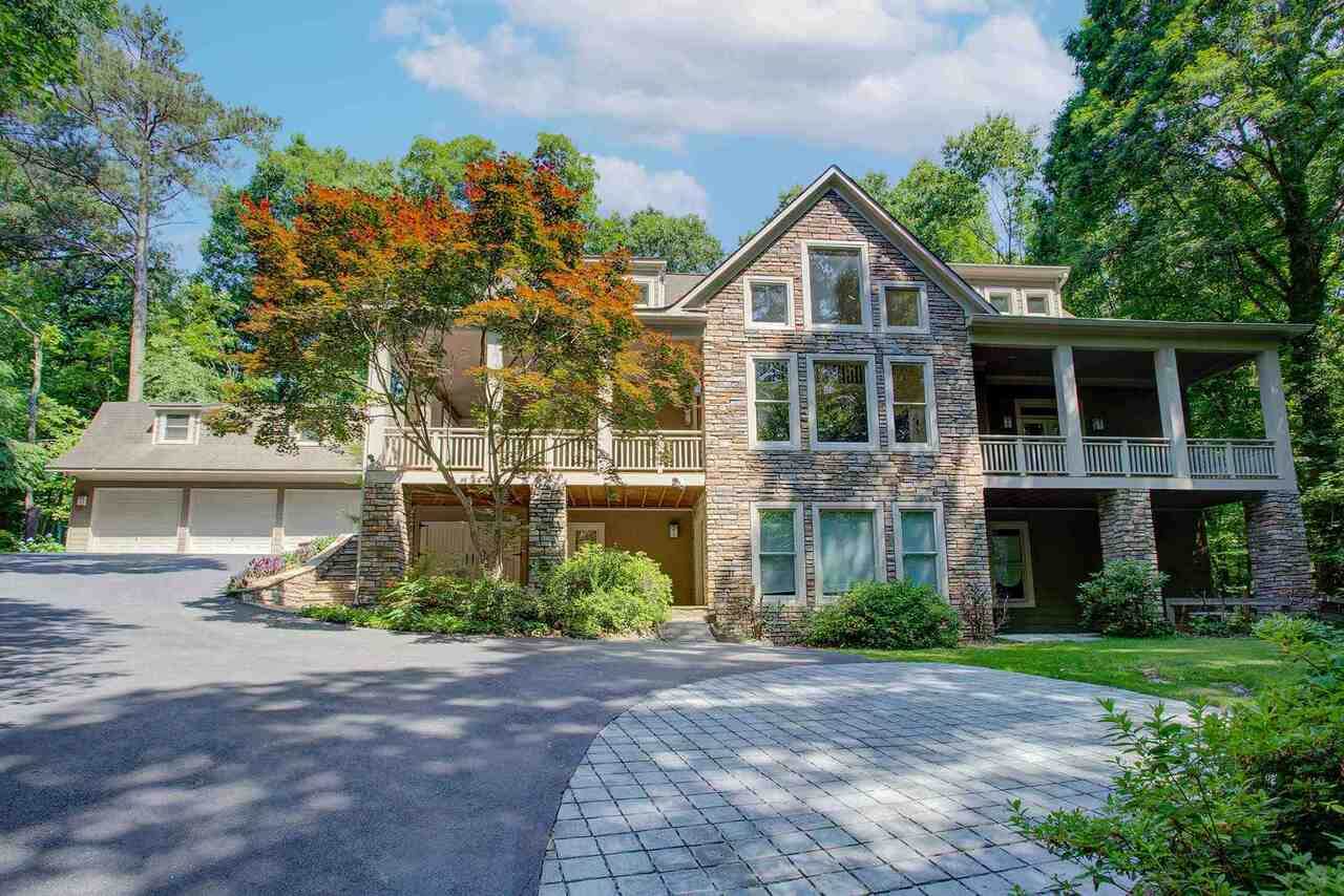 4042 Pineview Drive - Photo 1