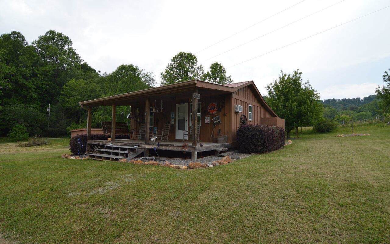 1444 Lawrence Smith Road - Photo 1