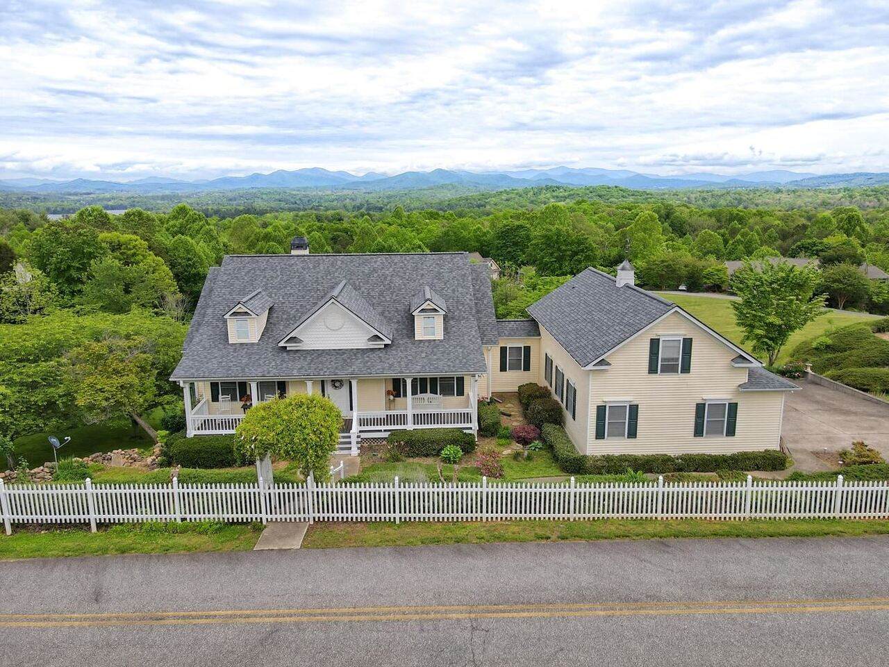 480 Colonsay Trce - Photo 1