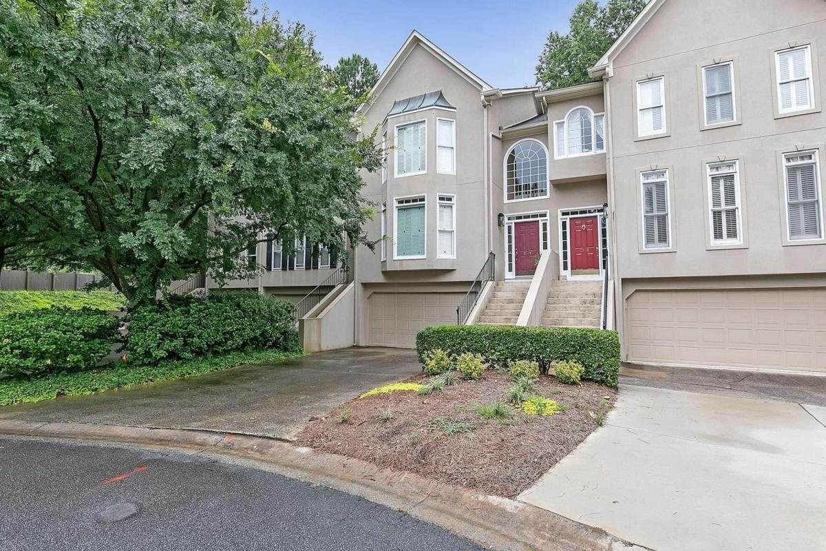 2530 Oakwood Way - Photo 1
