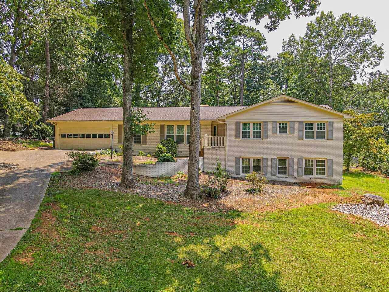 205 Club Drive - Photo 1