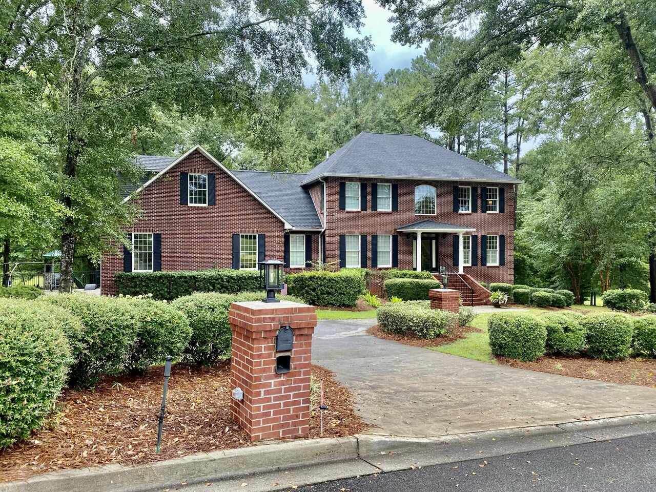 202 Muirfield Court - Photo 1