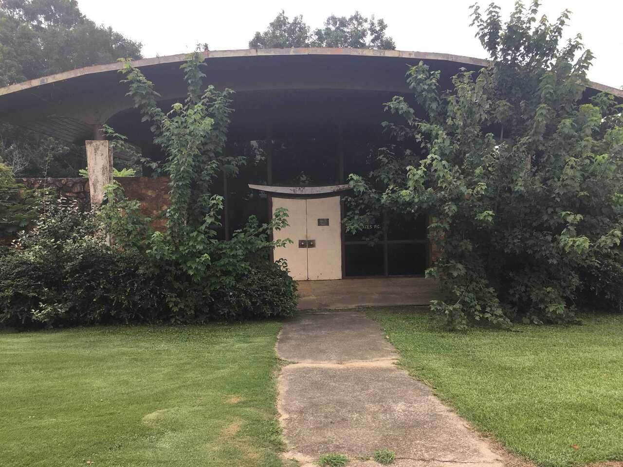 425 College Street - Photo 1