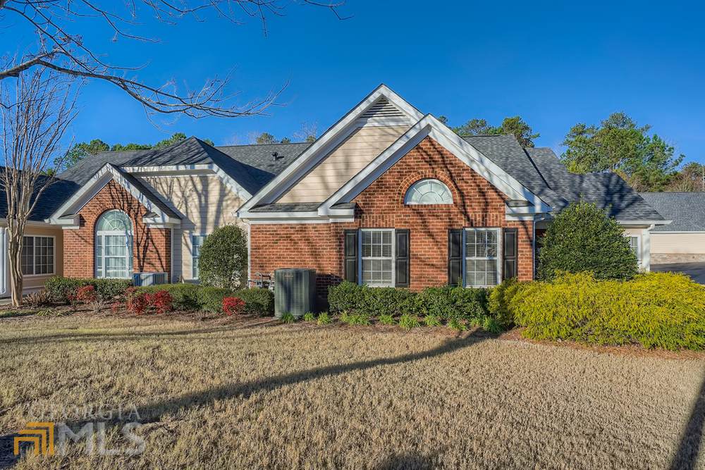 1802 Village Lane - Photo 1