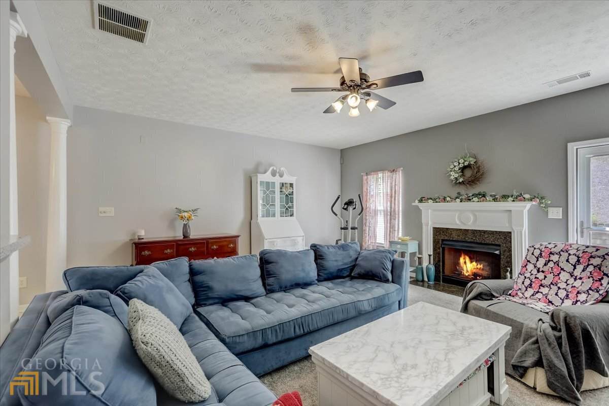 2975 Greyhawk Lane - Photo 1