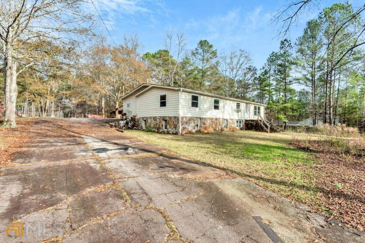 1009 J D Walton Road - Photo 1