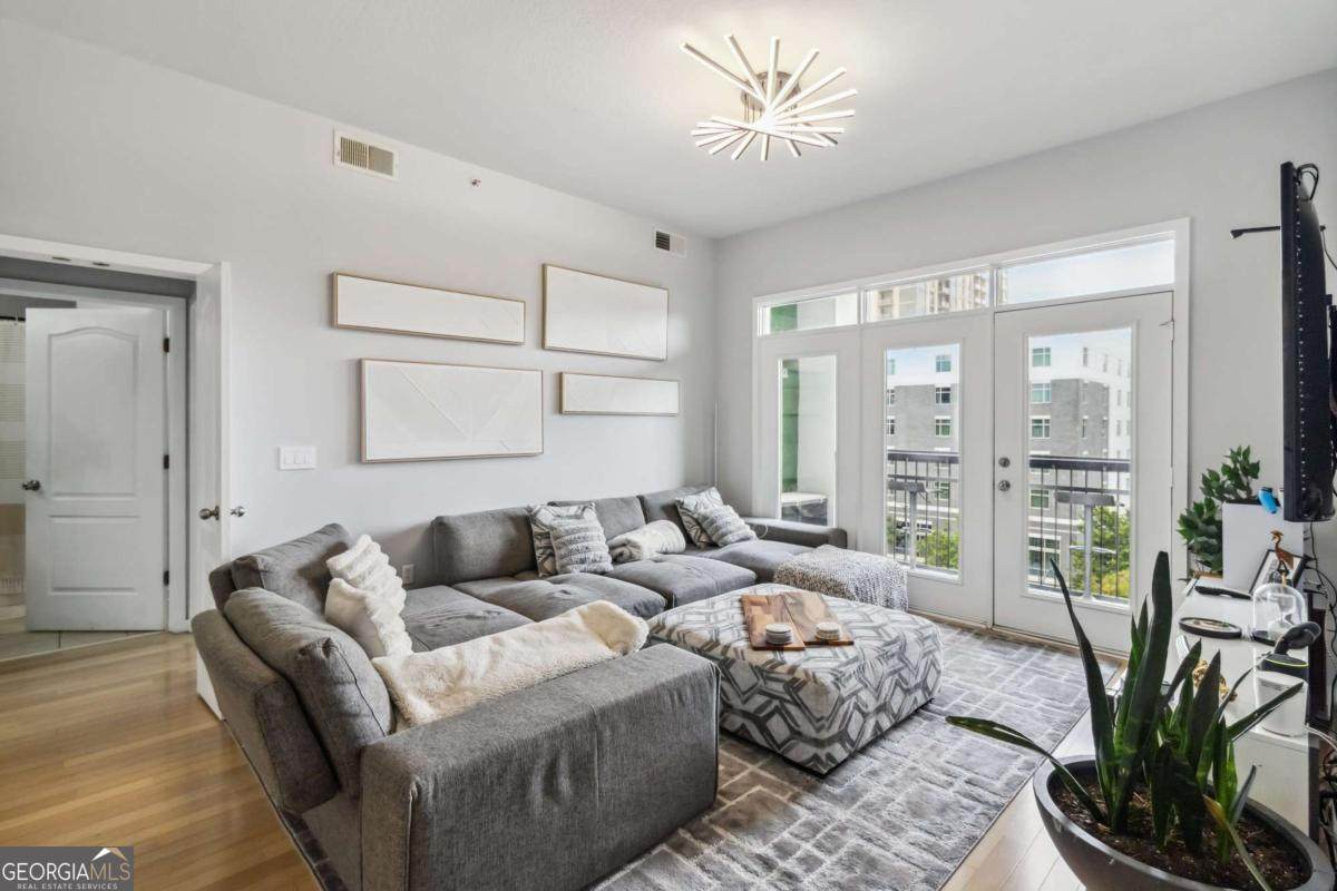 390 17TH Street - Photo 1