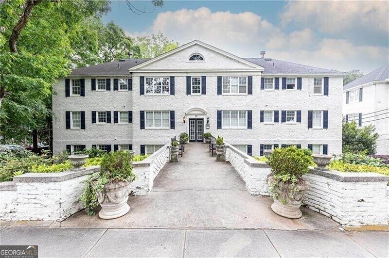 35 Sheridan Drive - Photo 1