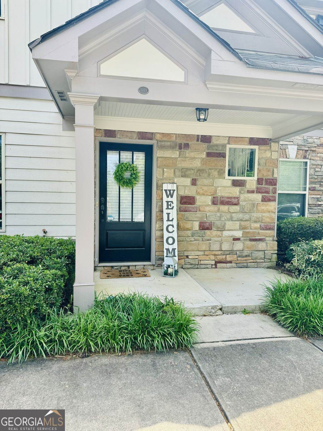 451 Columbia Street - Photo 1