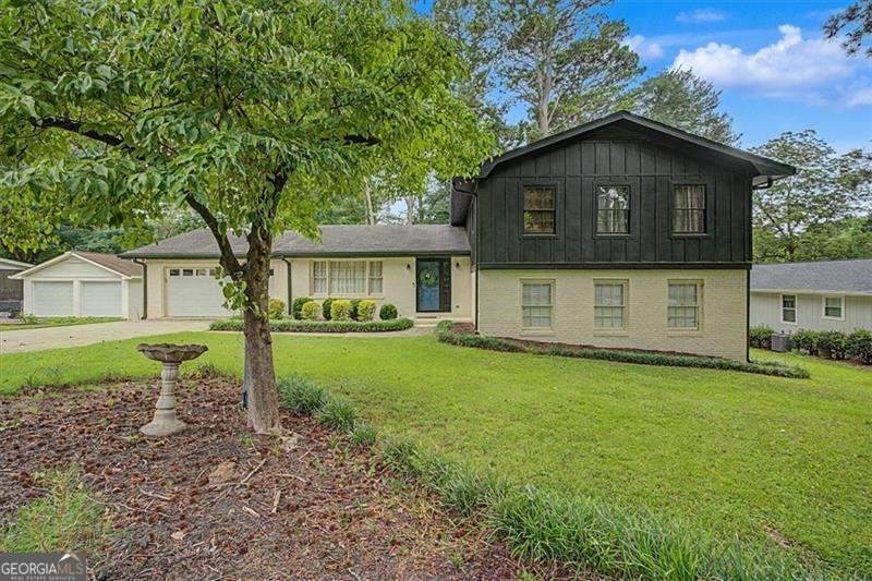 2204 Pine Point Drive - Photo 1