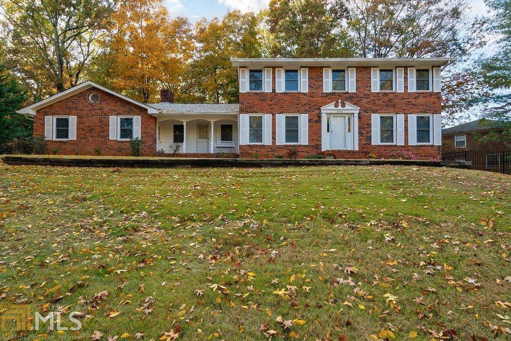 970 Hunterhill Dr - Photo 1