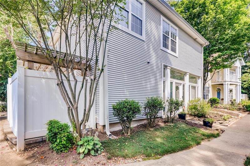 1364 Dekalb Ave - Photo 1