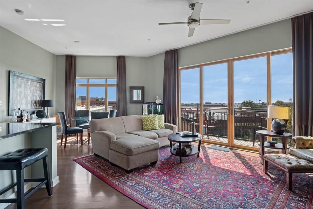 333 Nelson St - Photo 1