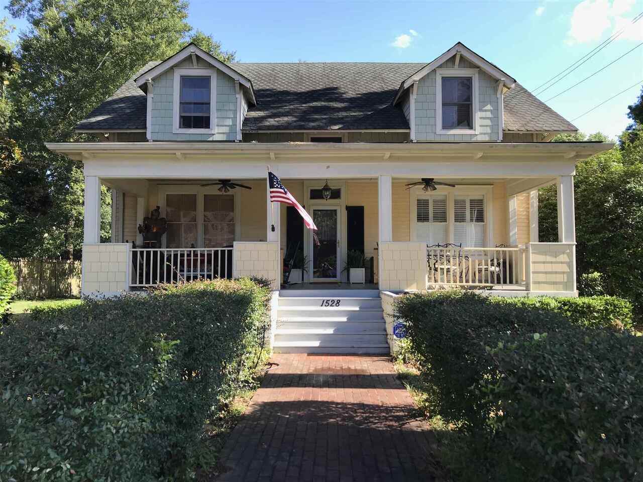 1528 Cambridge Avenue - Photo 1