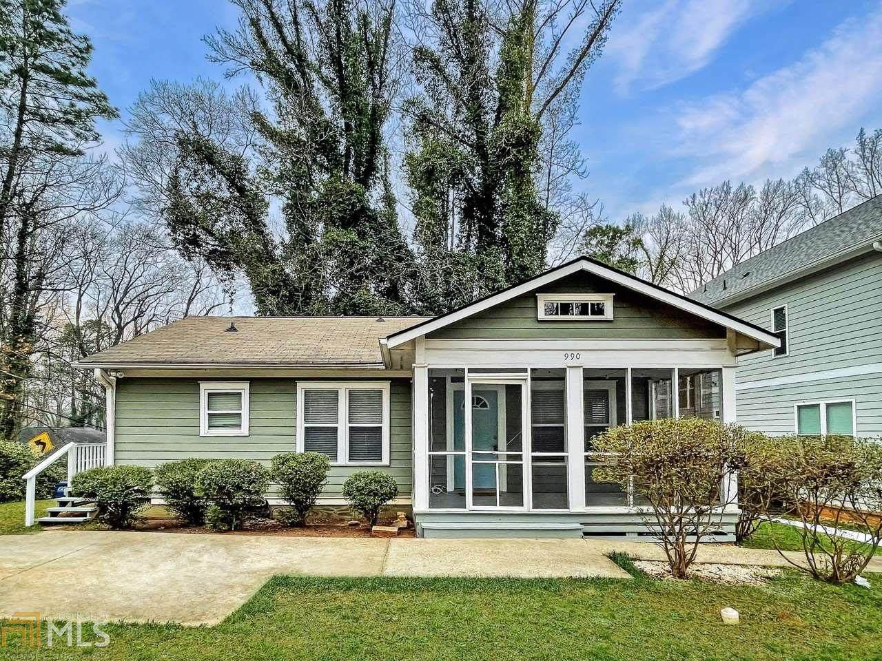 990 Custer Ave - Photo 1