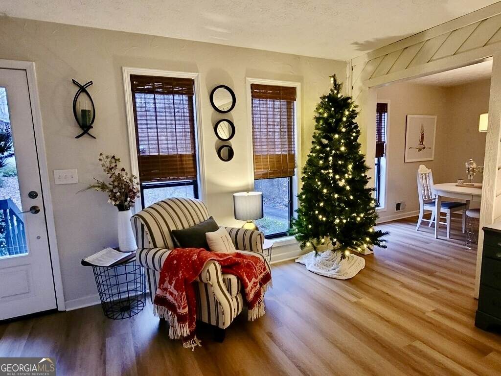 706 Magnolia Way - Photo 1