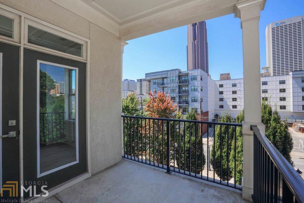 625 Piedmont Ave - Photo 1