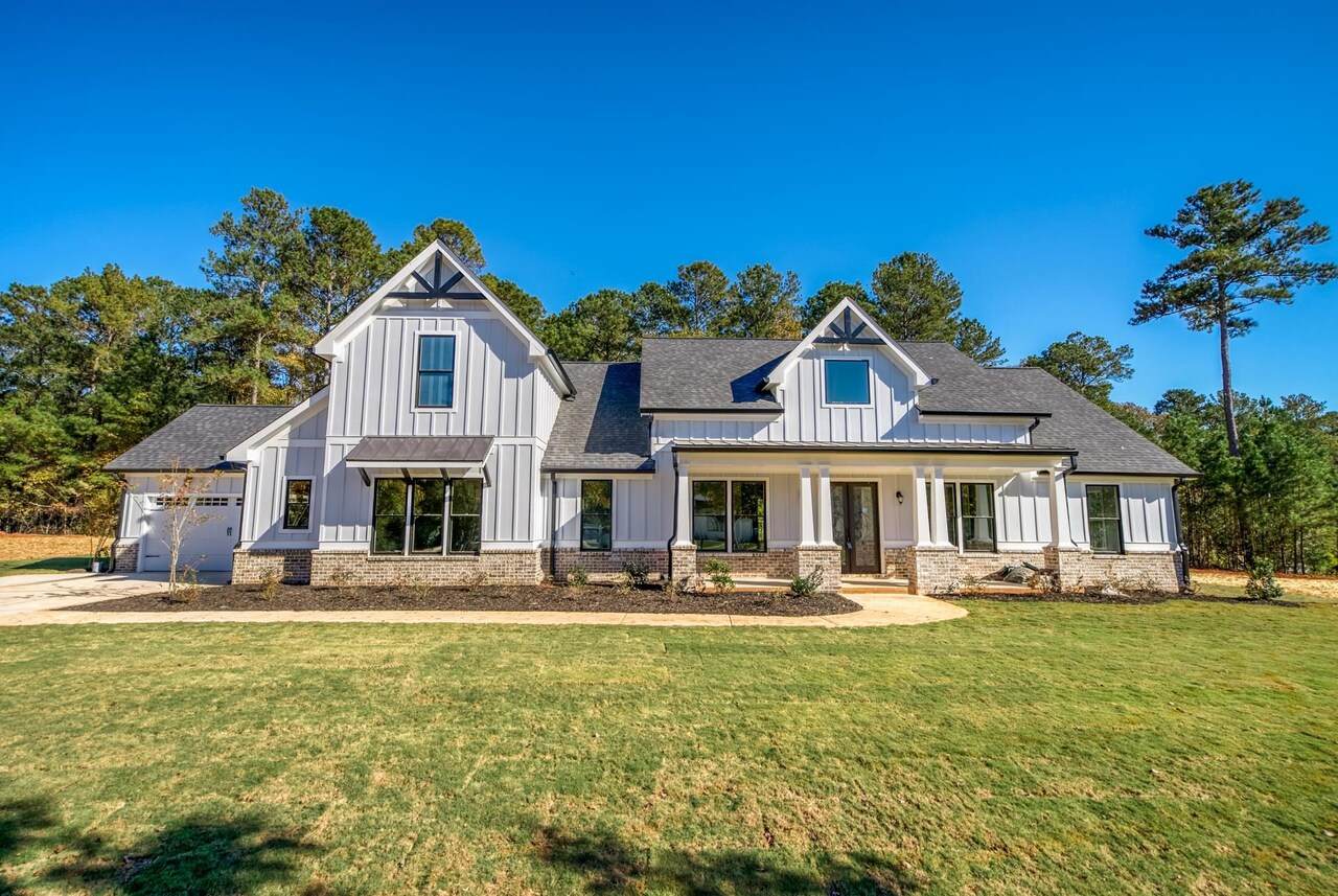 404 Fox Valley Drive - Photo 1