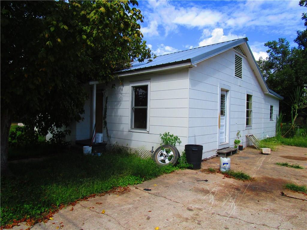 412 Macarthur - Photo 1