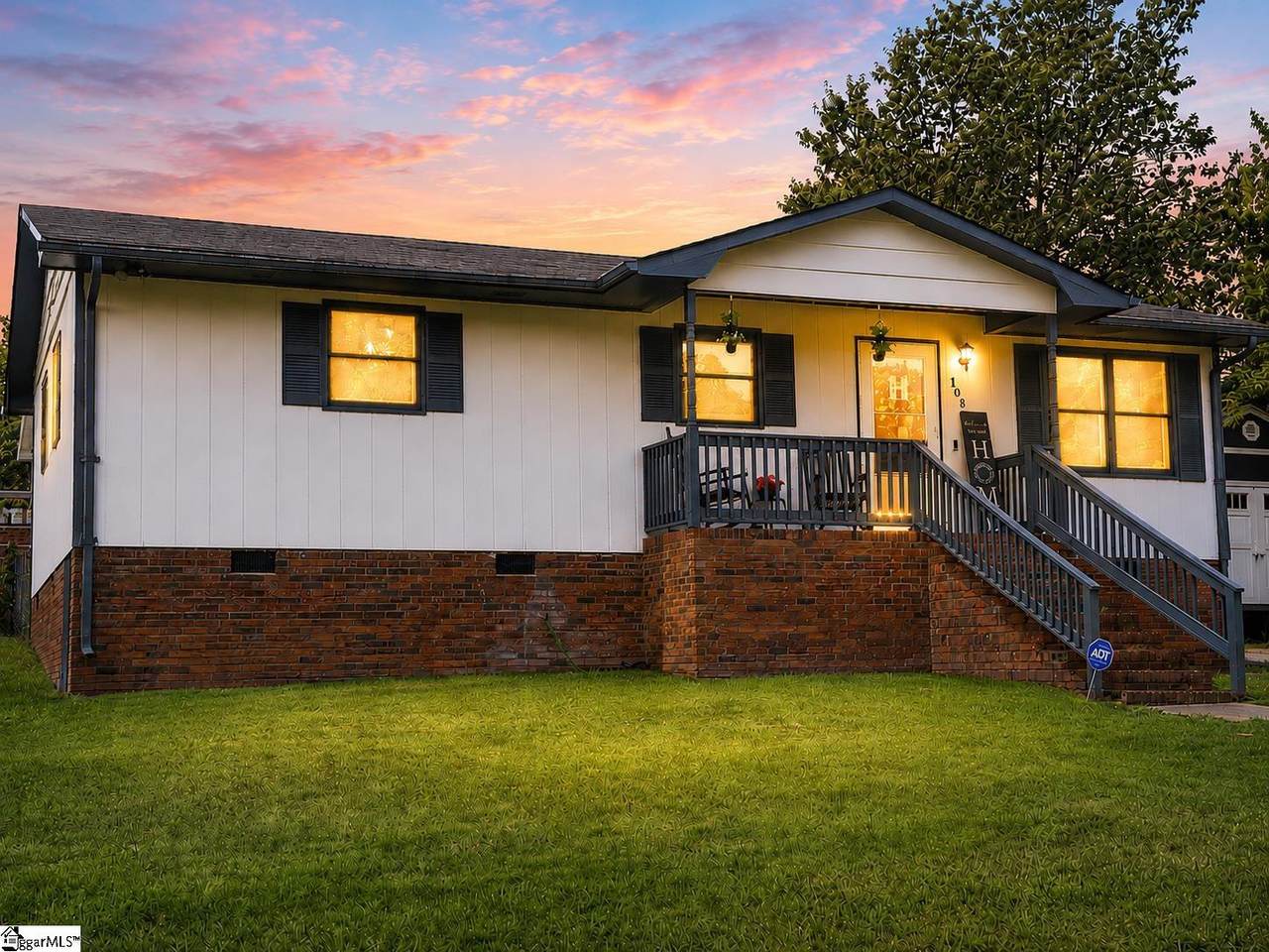 108 Everest Drive - Photo 1