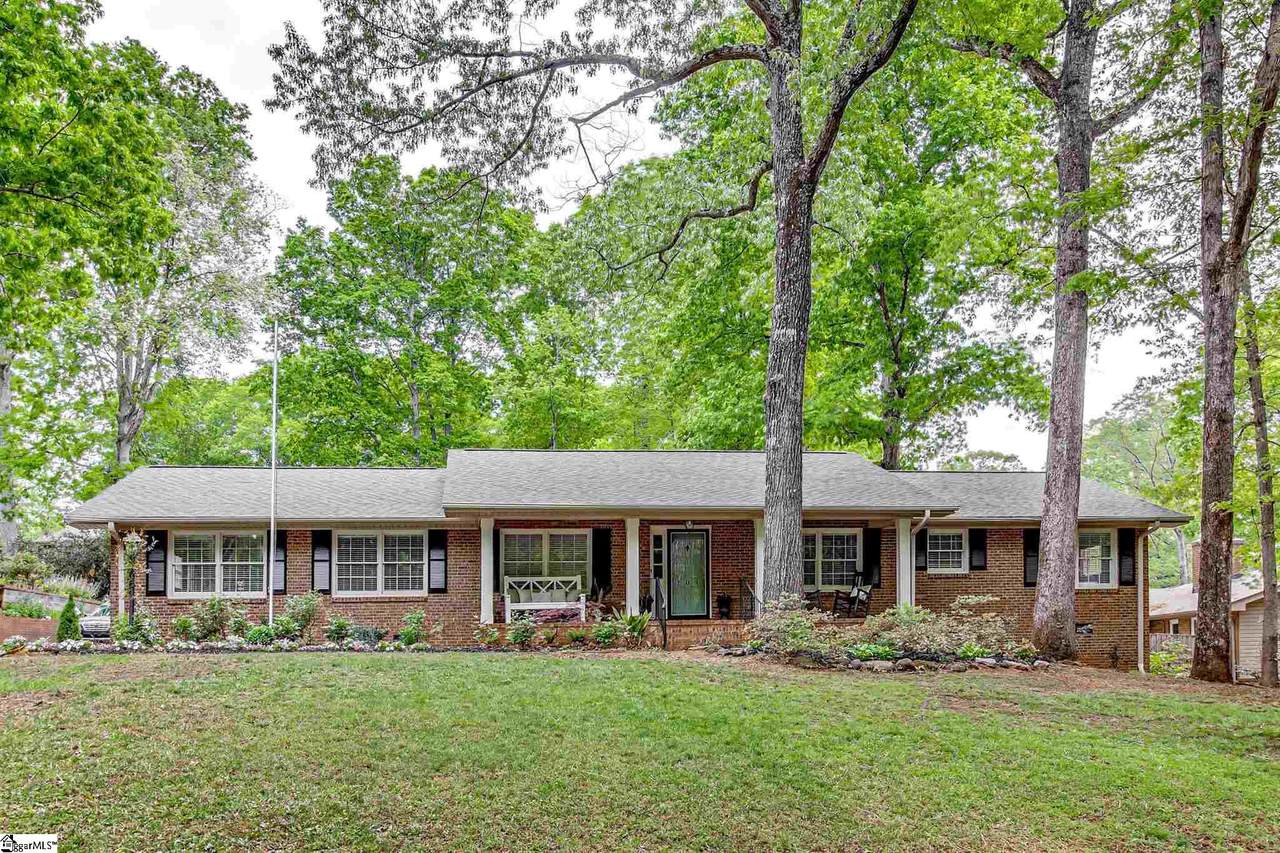 102 Rosewood Drive - Photo 1