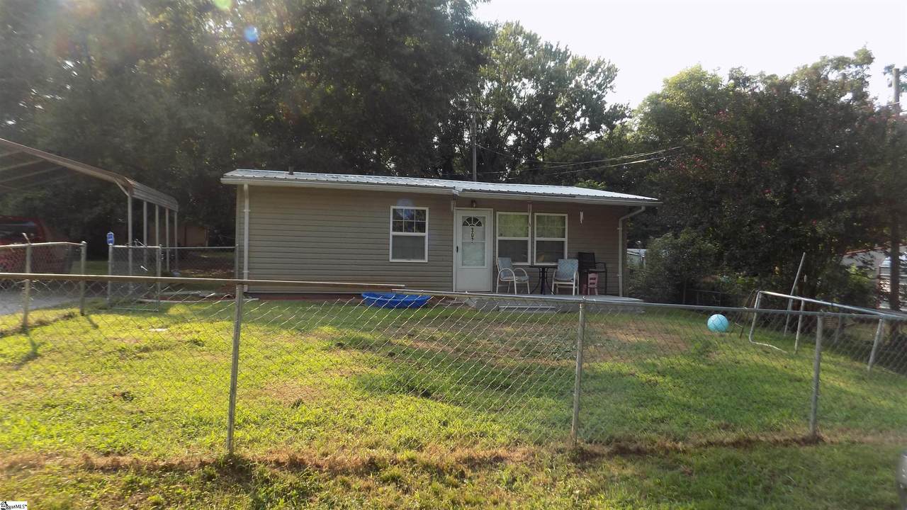 307 Greenview Lane - Photo 1