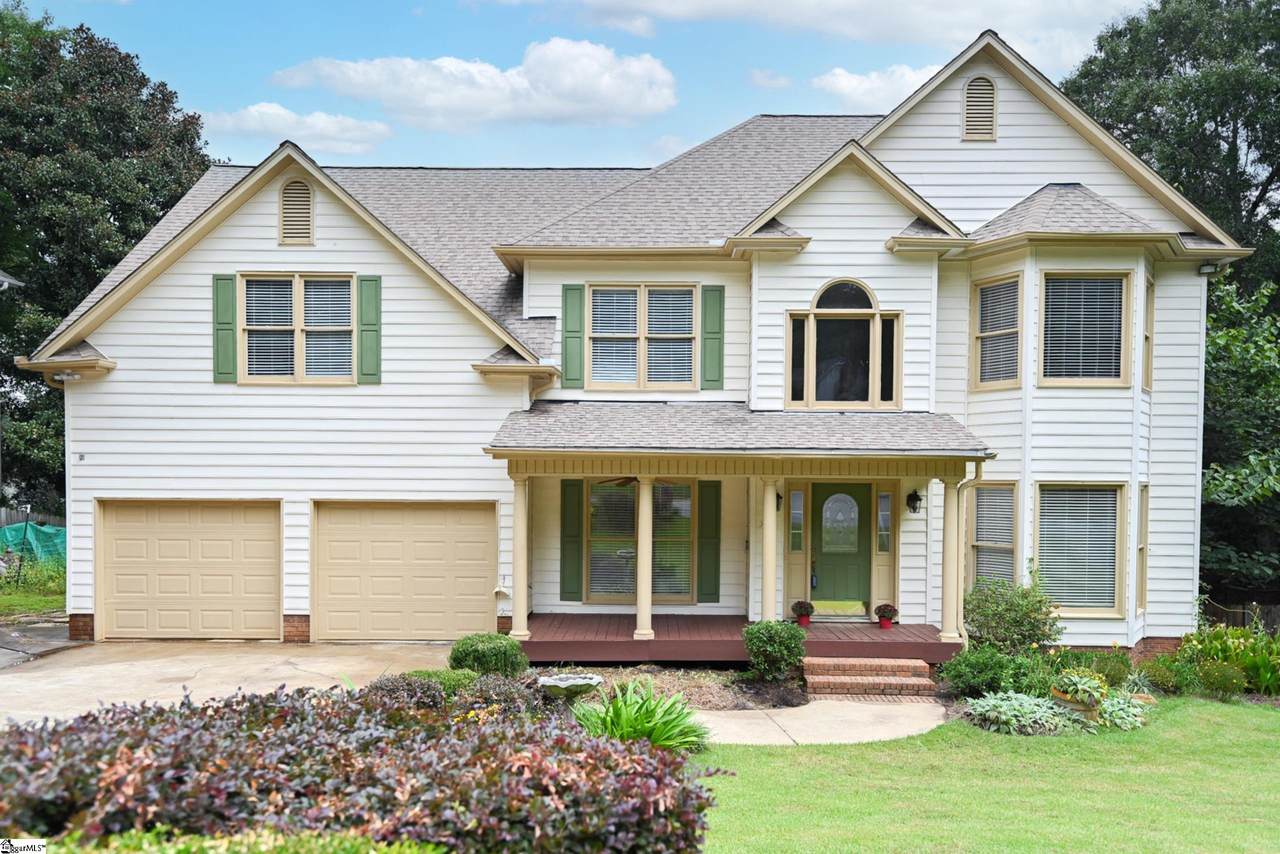 312 Woodway Drive - Photo 1