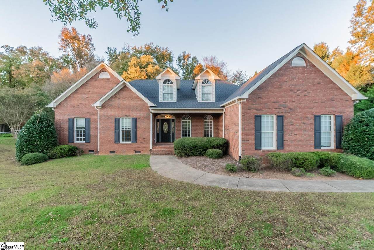 571 Moores Crossing - Photo 1