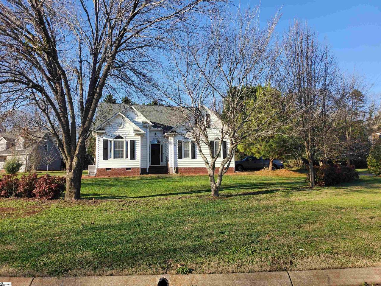 203 Westview North - Photo 1
