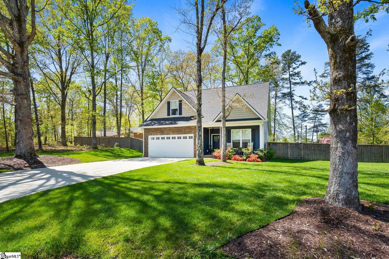 205 Robertson Circle - Photo 1