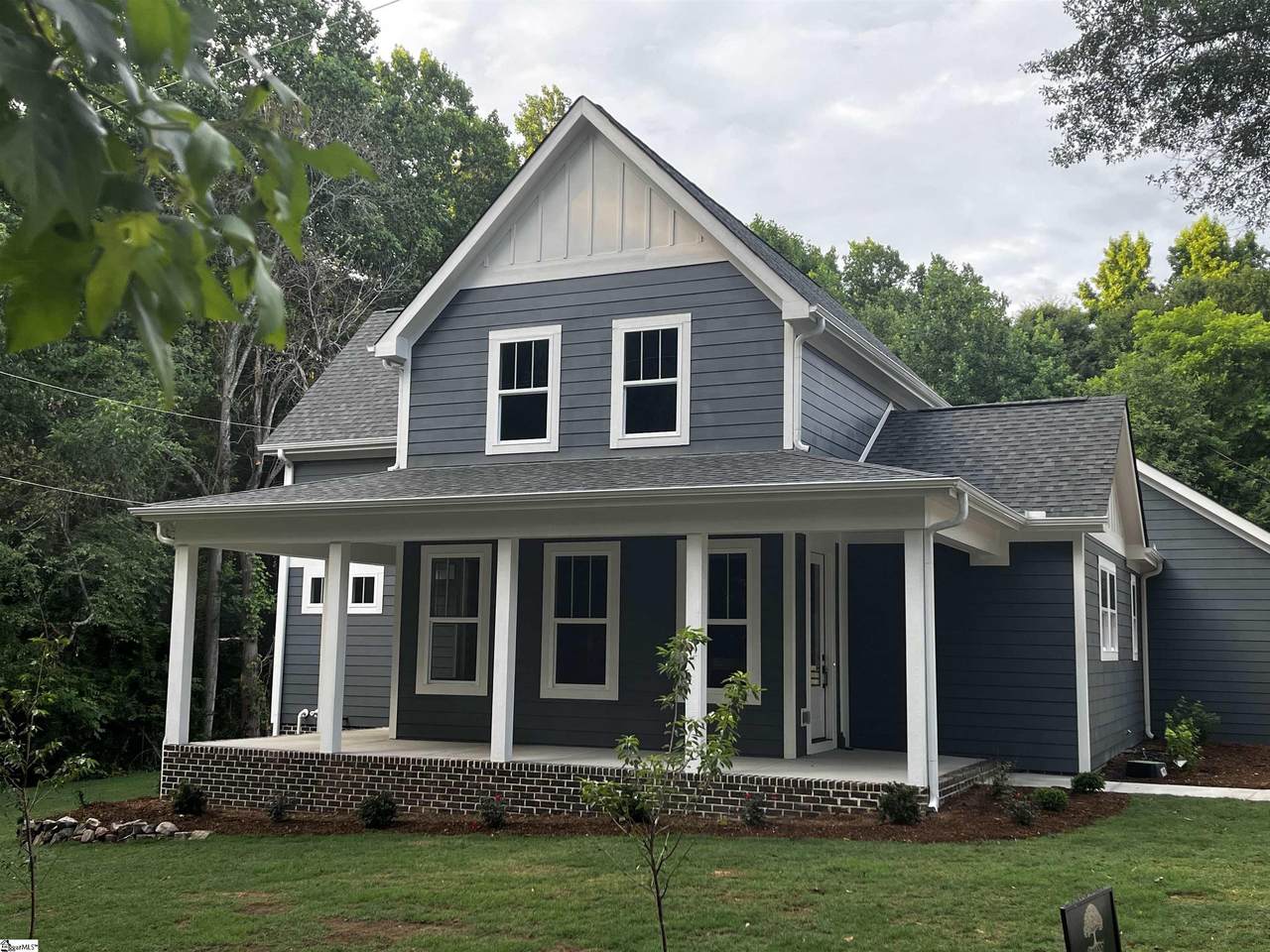 201 West Circle - Photo 1