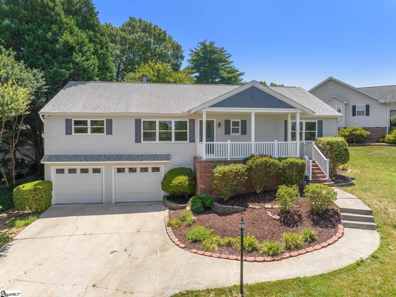 202 Kenilworth Drive - Photo 1
