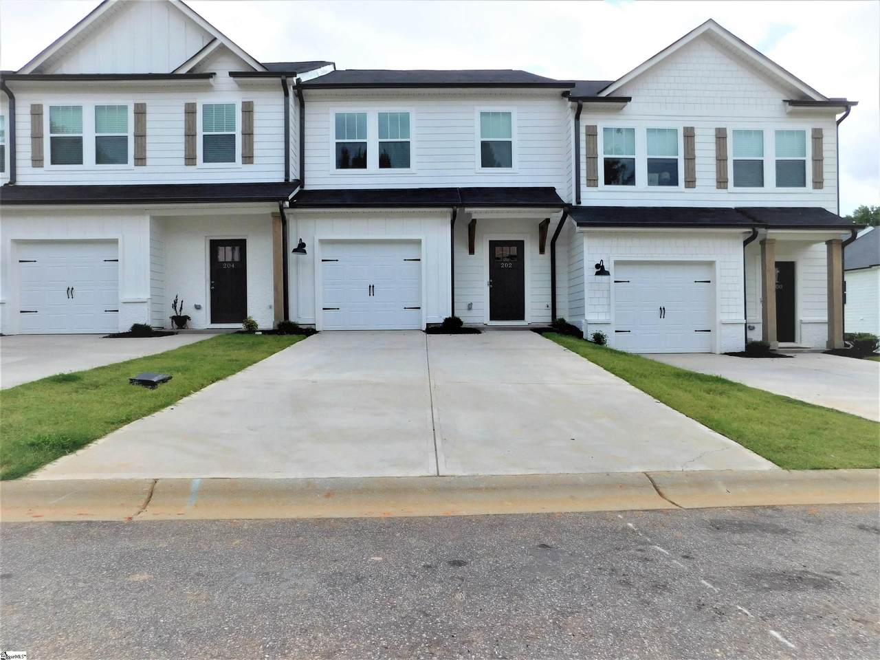 202 Broad Banyan Court - Photo 1