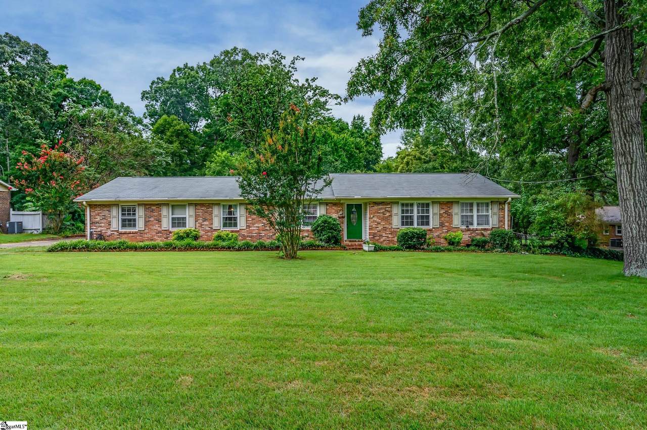 102 Crestwood Drive - Photo 1