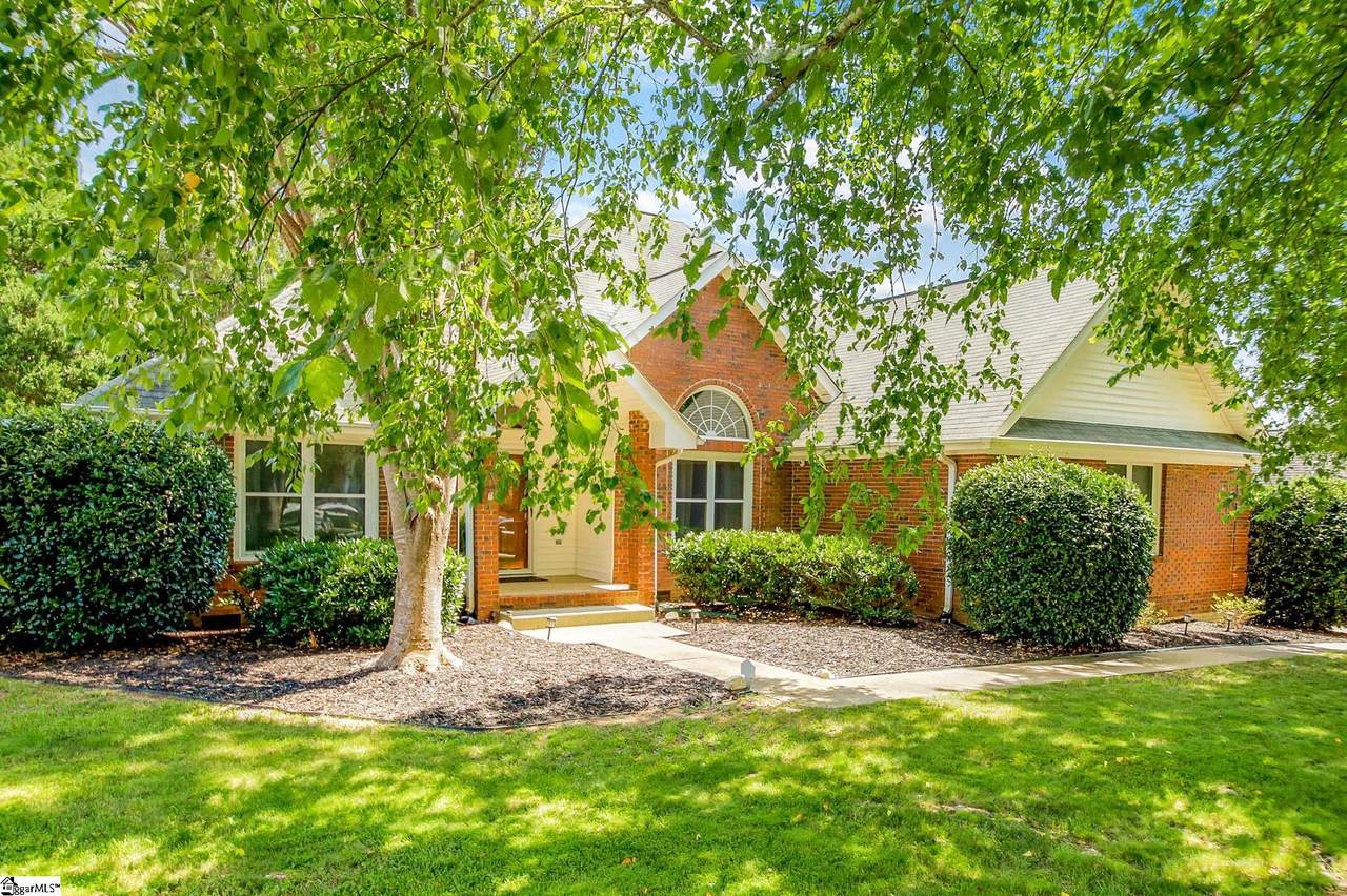 102 Chenoweth Drive - Photo 1