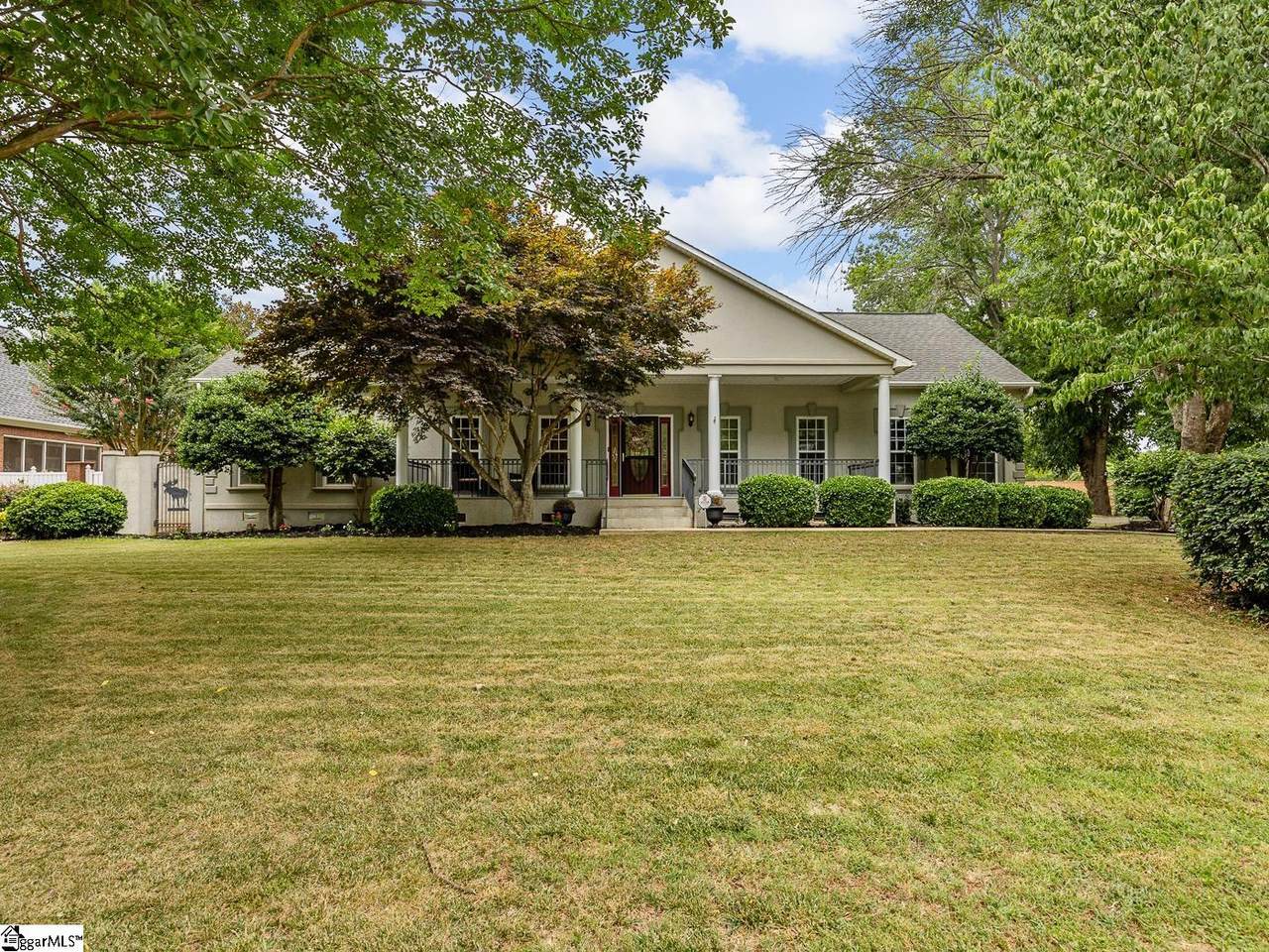 212 Watersedge Drive - Photo 1