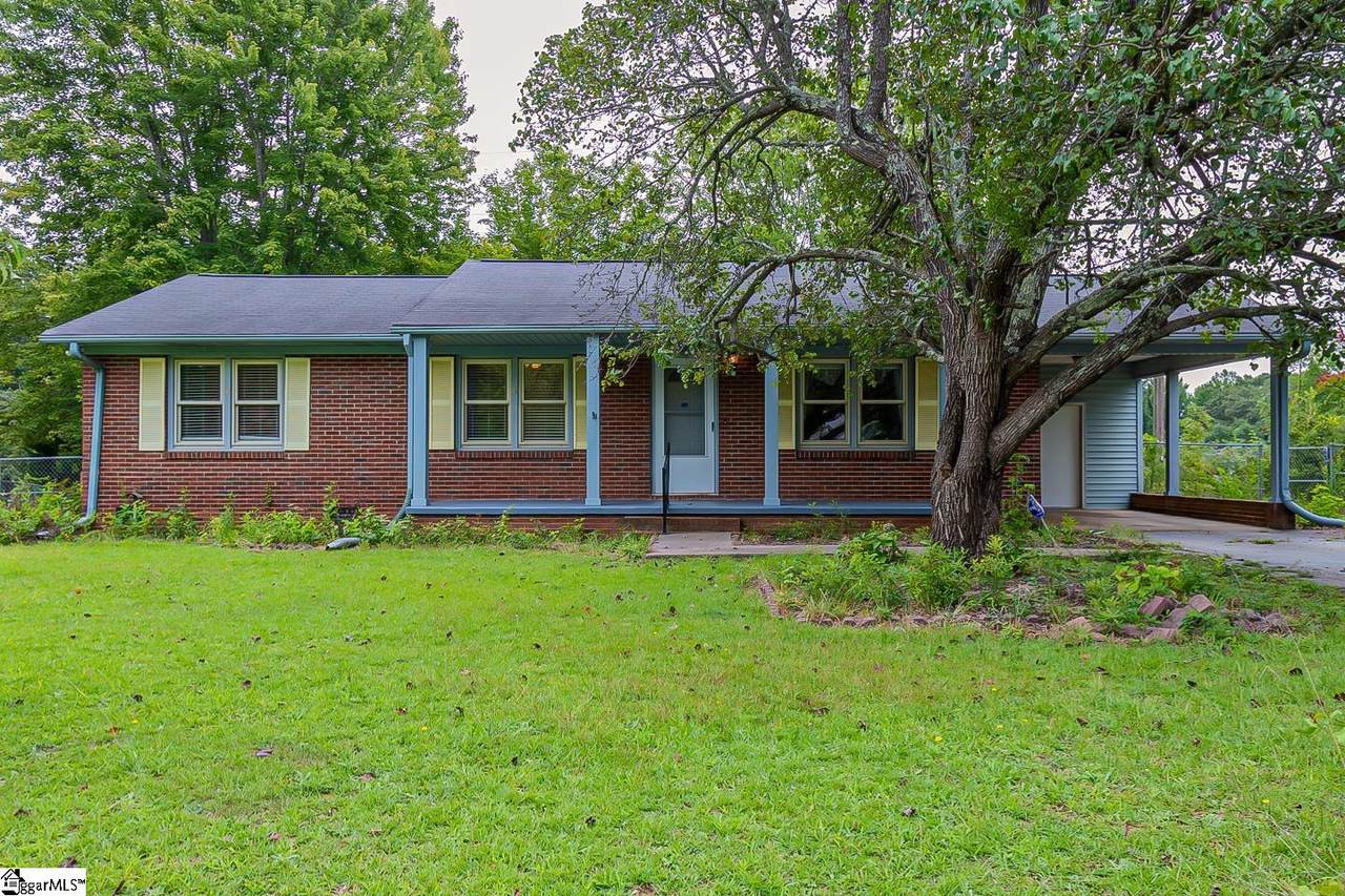 127 Crestview Drive - Photo 1