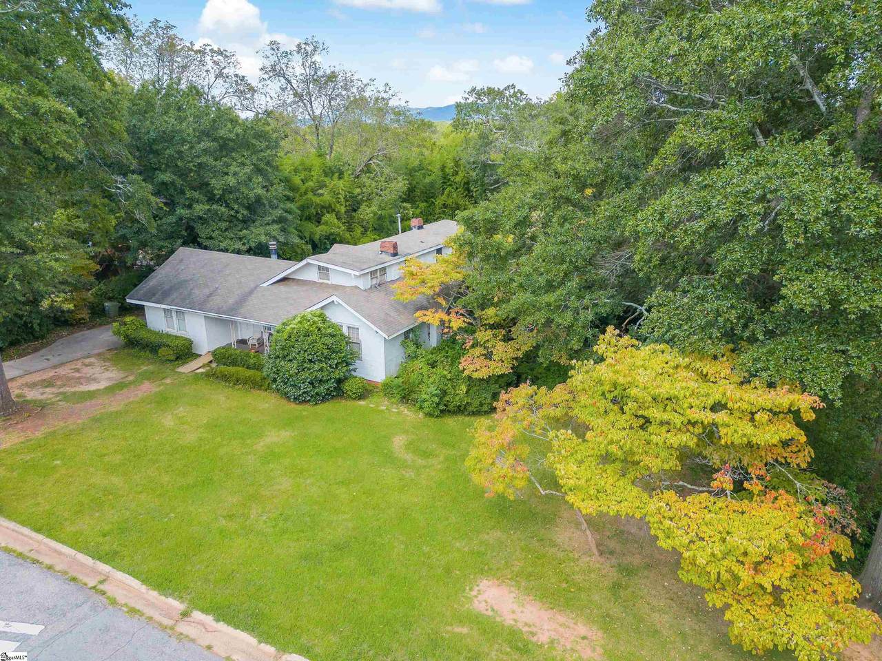 212 Mountainview Avenue - Photo 1