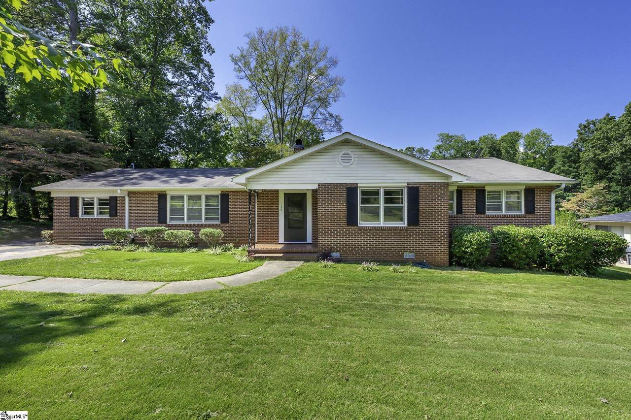 126 Holly Drive - Photo 1