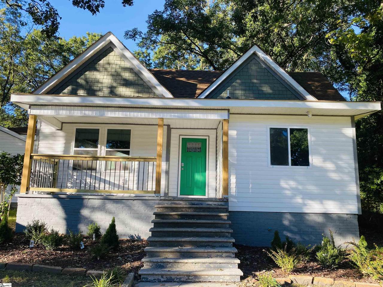 568 Saxon Avenue - Photo 1